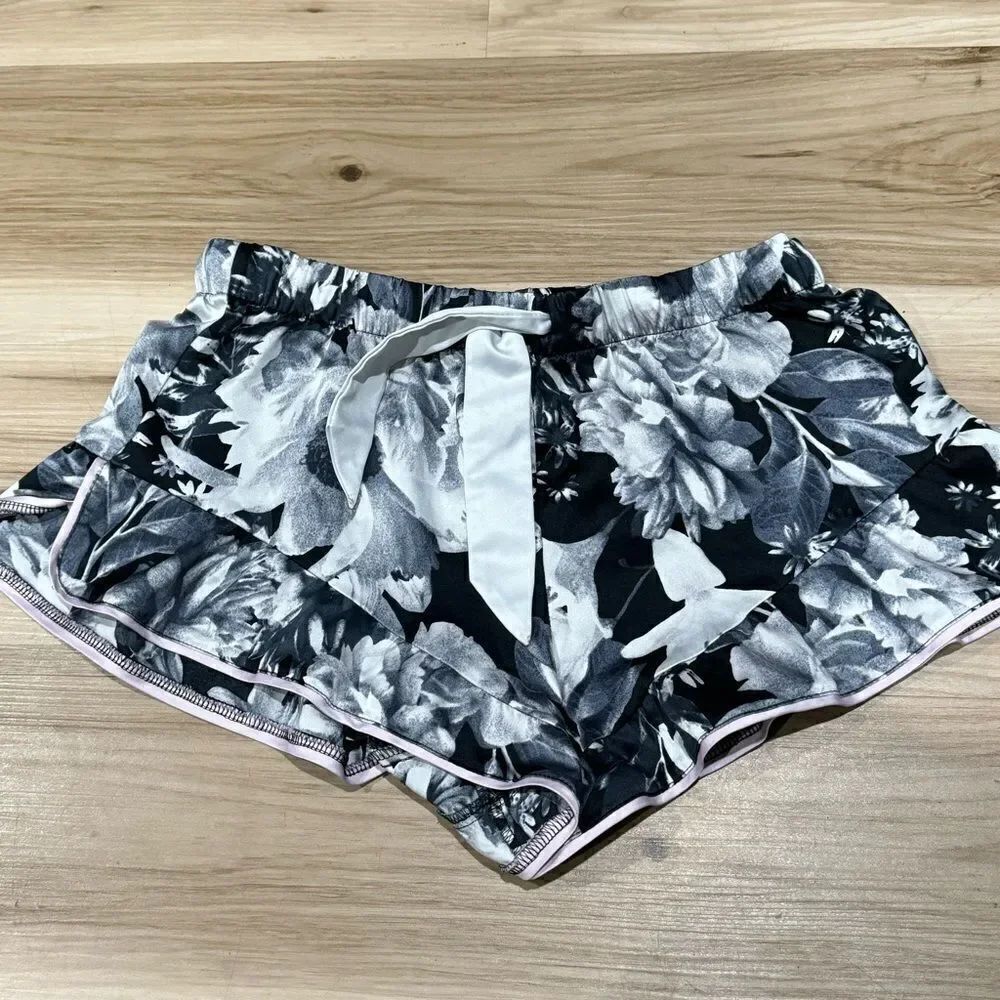 Victoria’s Secret Black White Floral Ruffle Shorts Women’s XS